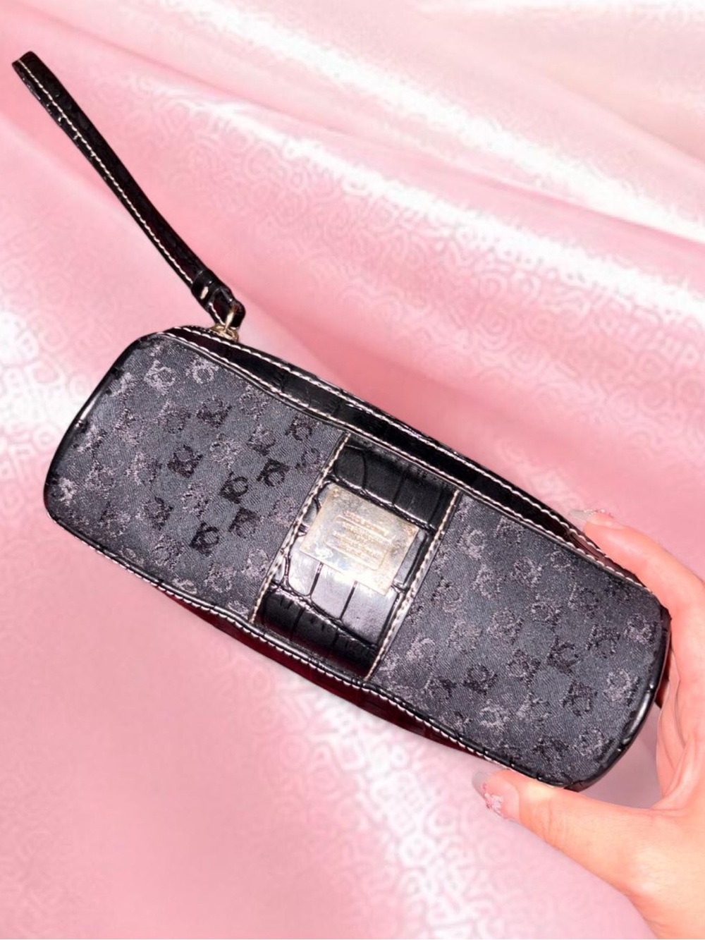 Liz Claiborne Black Women's Wristlet Clutch